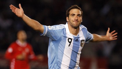 开云·Kaiyun网页版-逆境中的“领袖”风采：欧冠赛场上的团队核心，欧冠联赛成员