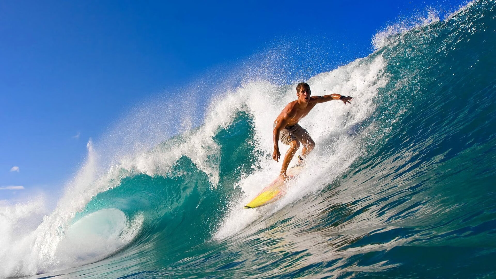 高空玻璃骑行，感受冰裂般的刺激体验，高空玻璃会碎吗